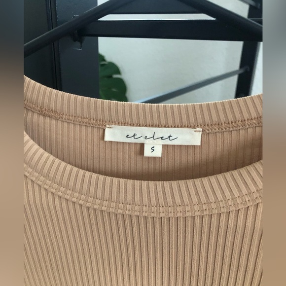 Tan fitted Long Sleeve - Picture 3 of 4